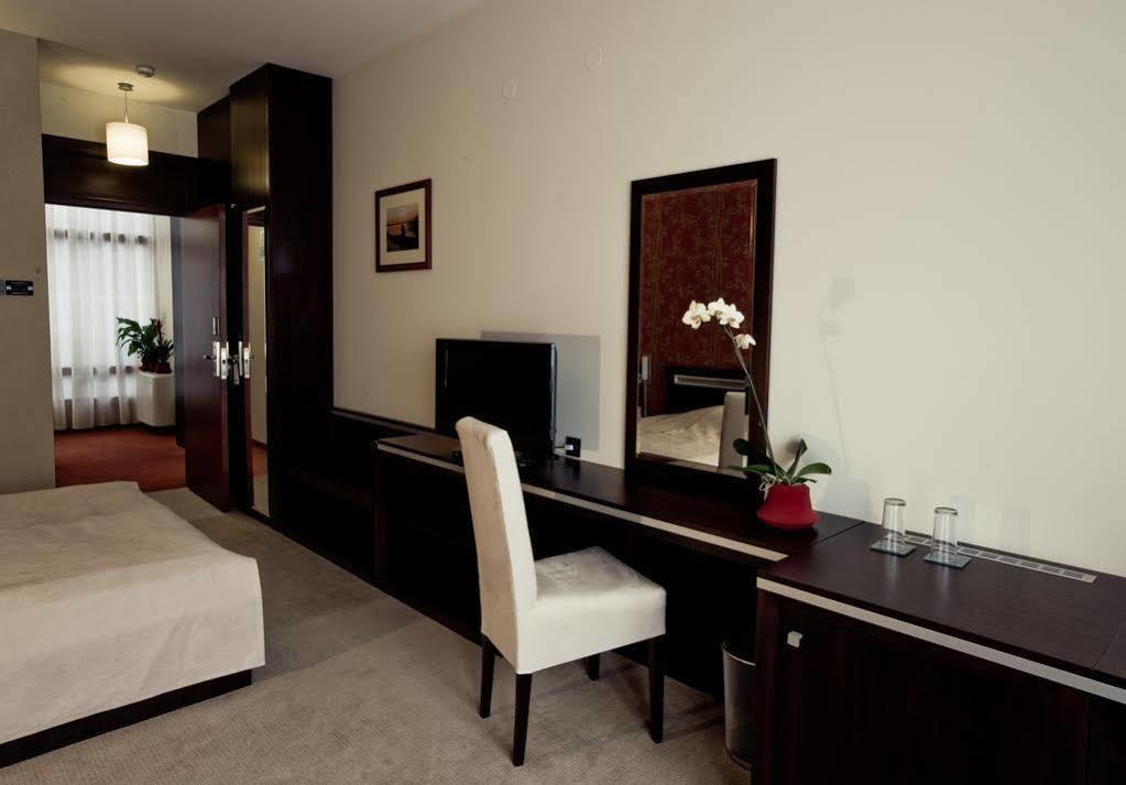 סובוטיקה Hotel Forum Garni מראה חיצוני תמונה