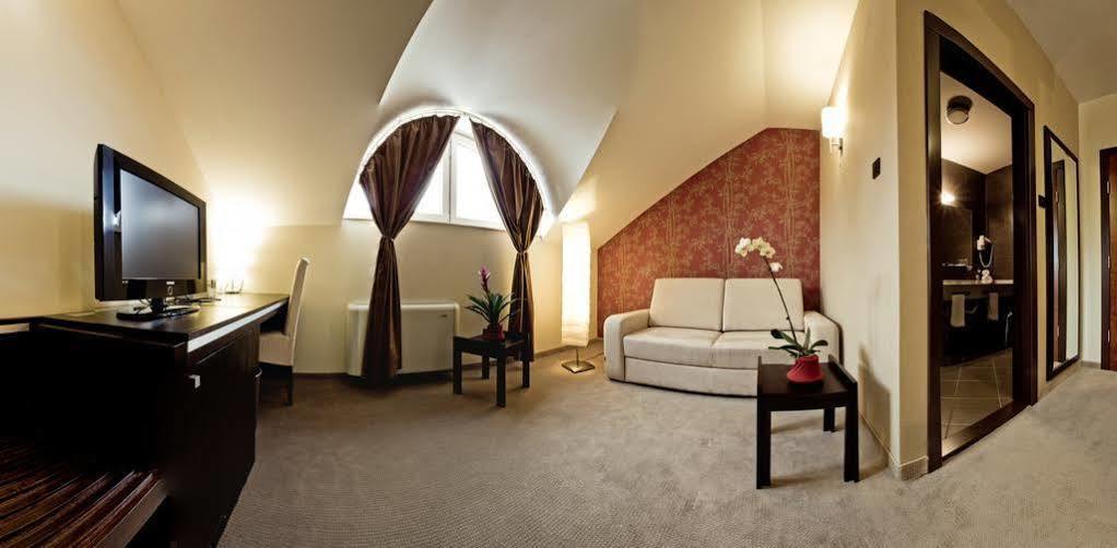 סובוטיקה Hotel Forum Garni מראה חיצוני תמונה